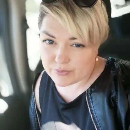 Olga, 43