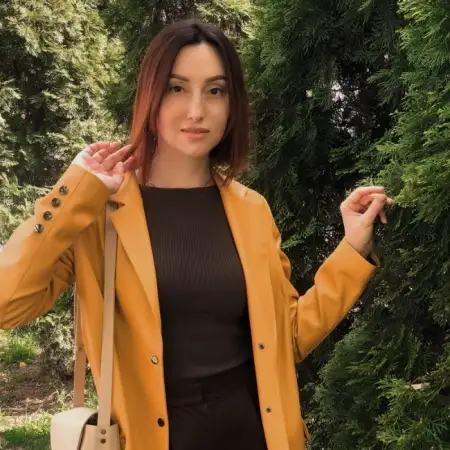 Yuliia, 38
