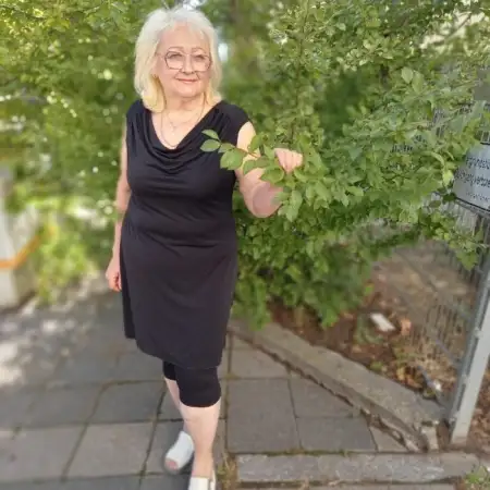 Елена, 68Ньюштадт-ан-дер-Вейнштрассе