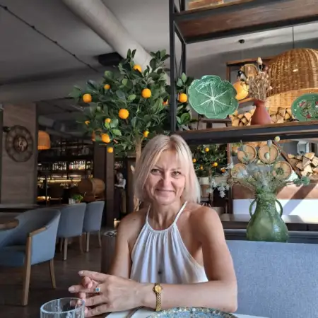 Lana, 52
