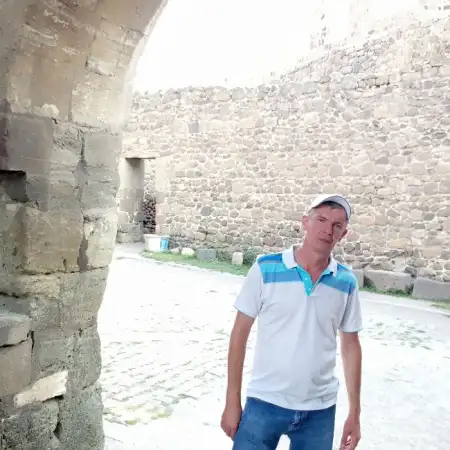 Anton, 29