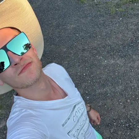 Zdenek, 26