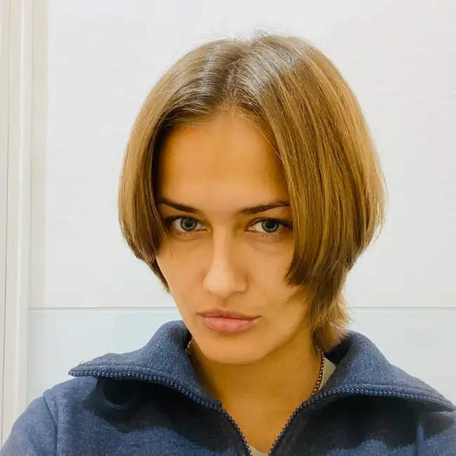 Mia, 38