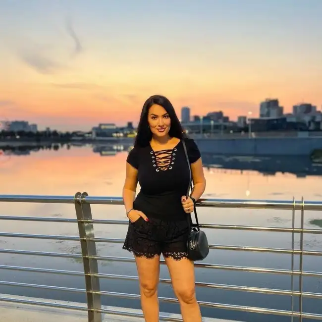Elena, 42